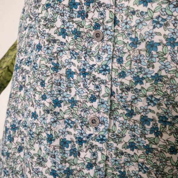 Floral Blouse with back tie straps - Picture 2 of 6